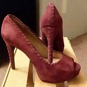 🐯Burgundy suede peep toe heels